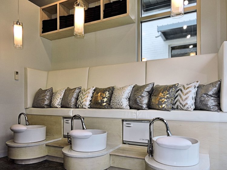 Polished Nail Bar 30A