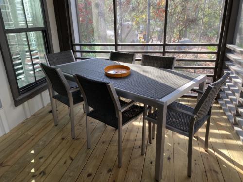 Screen Porch Dining